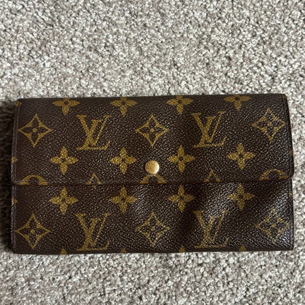 Auth Louis Vuitton Sarah wallet
